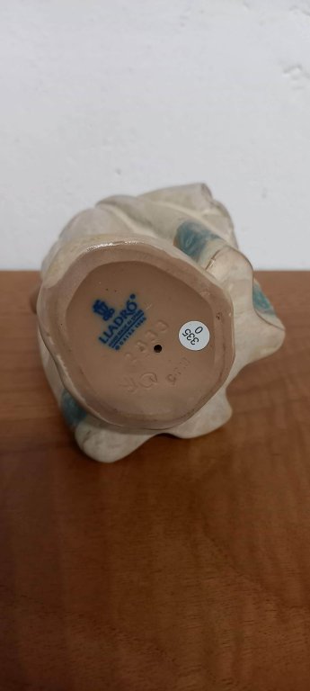 Lladró gres pequeña campesina, blanca