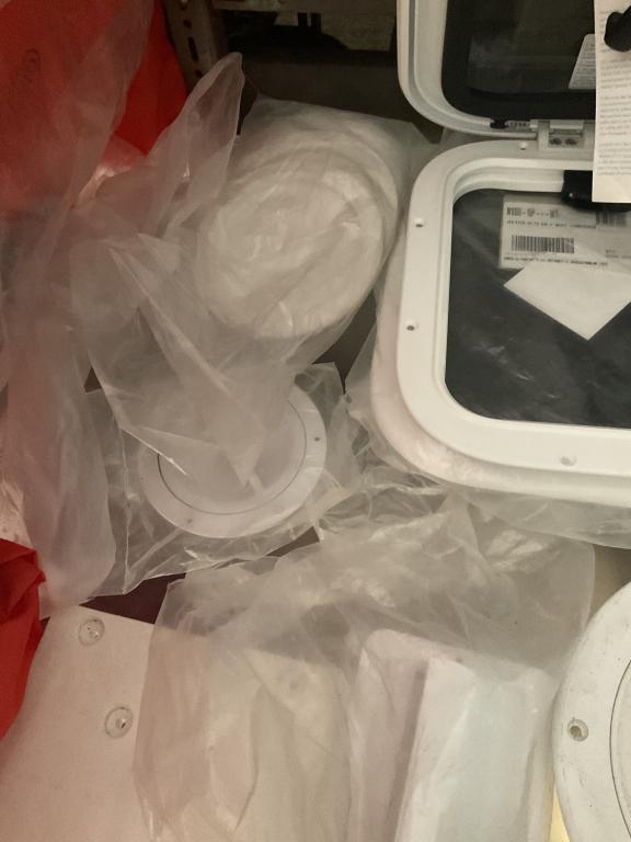 Escotillas, ventanas y cubiertas de inspección