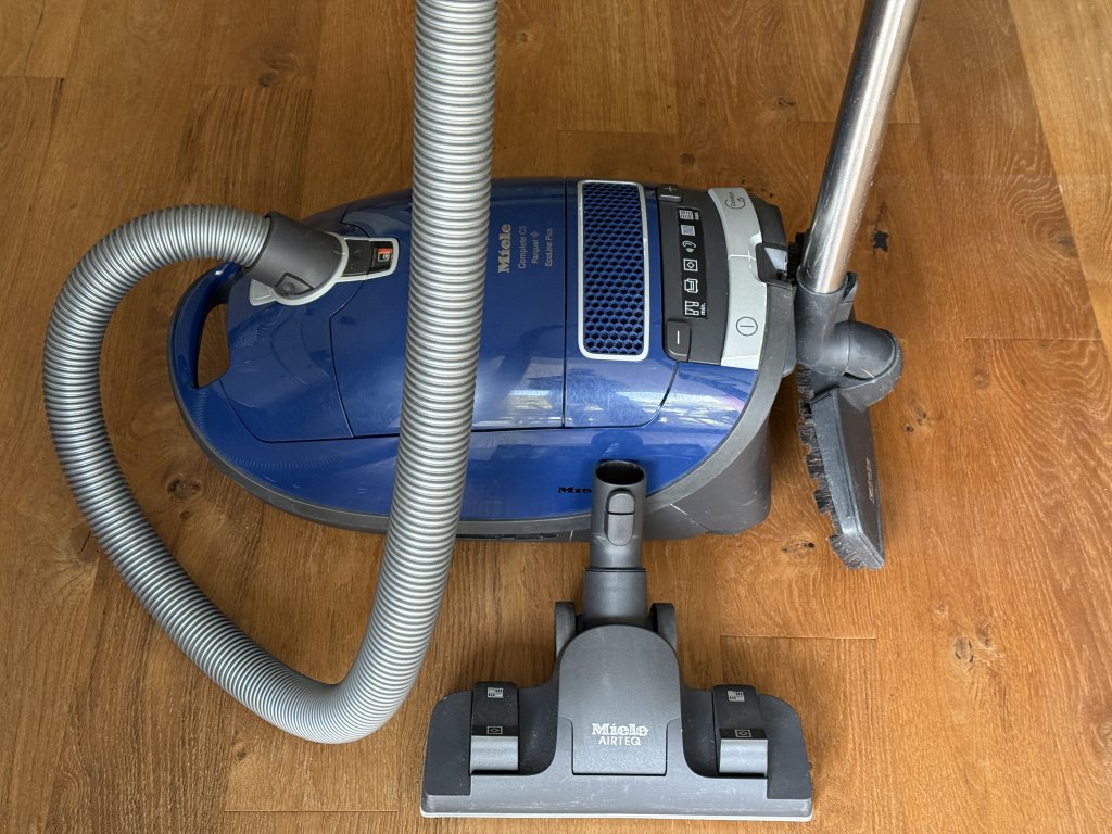 Miele Complete C3 vacuum cleaner, fully functional