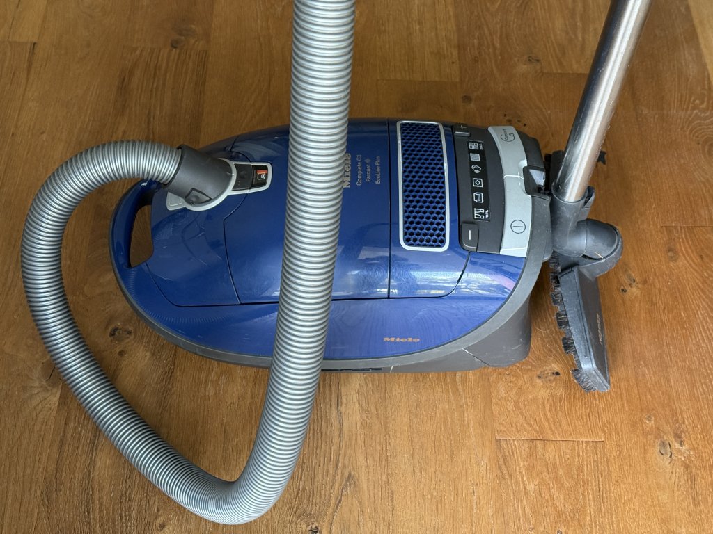 Miele Complete C3 vacuum cleaner, fully functional