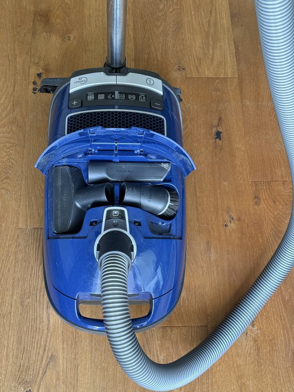 Miele Complete C3 vacuum cleaner, fully functional