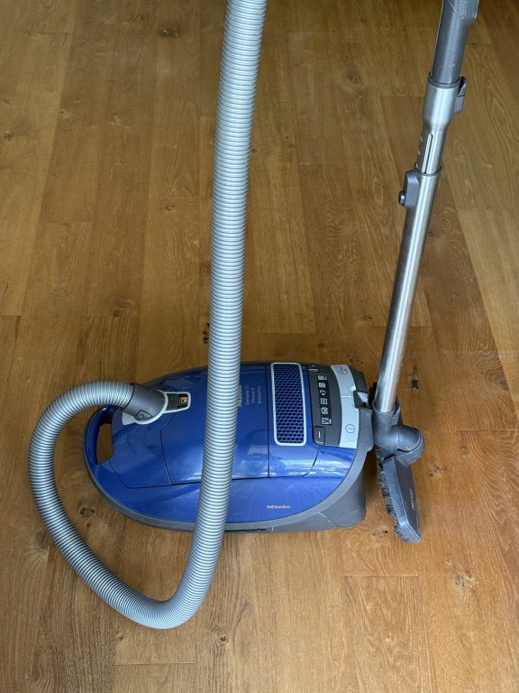 Miele Complete C3 vacuum cleaner, fully functional