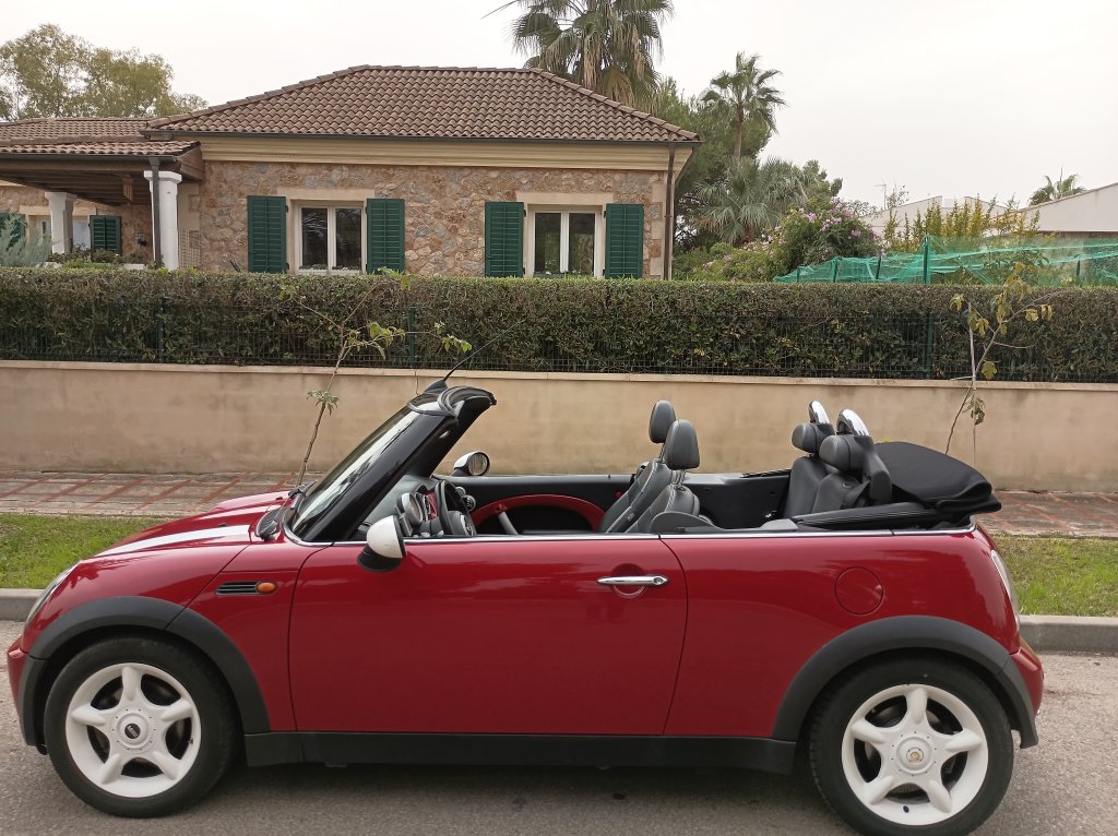 Mini Cooper Convertible 1st owner garage-kept special edition