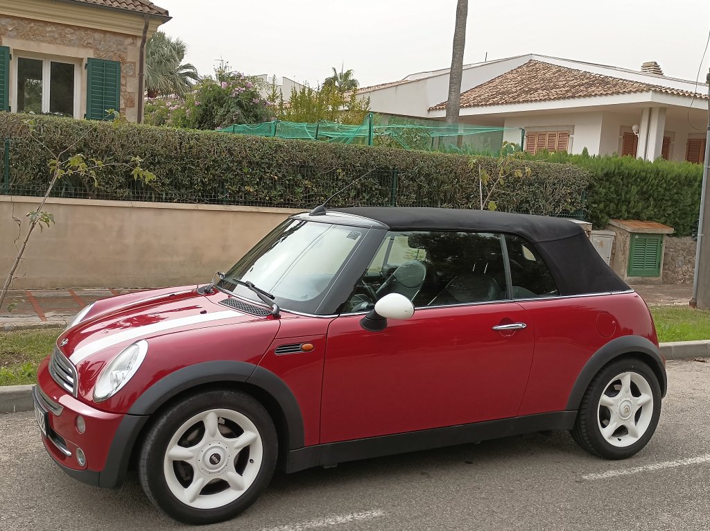 Mini Cooper Convertible 1st owner garage-kept special edition