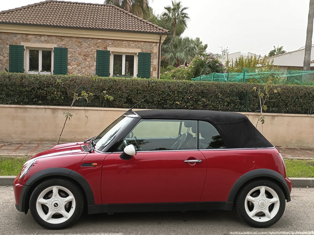 Mini Cooper Convertible 1st owner garage-kept special edition