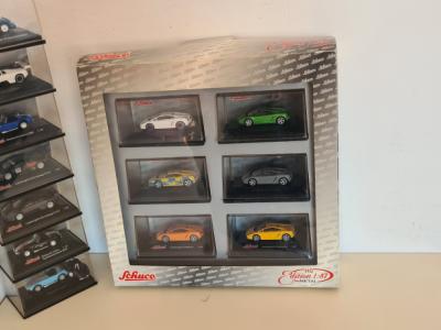 Modellautos abzugeben