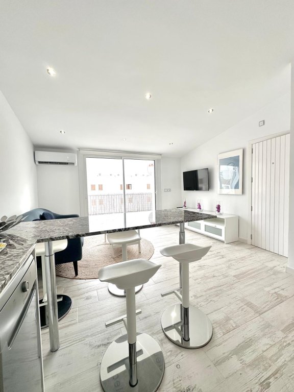 Modern bright attic apartment in S´Illot