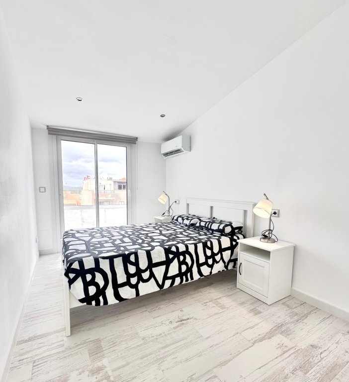 Modern bright attic apartment in S´Illot