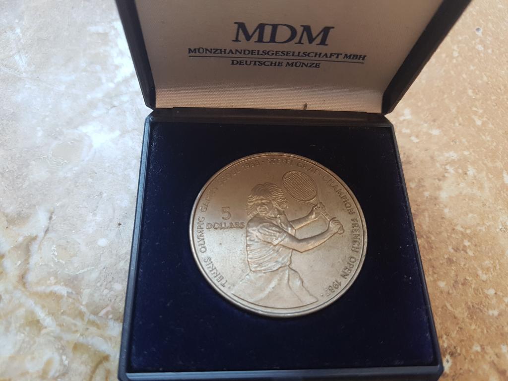 Moneda: Niue 5 Dollar 1987 "Steffi Graf - Juegos Olímpicos de 1988 - Seúl"