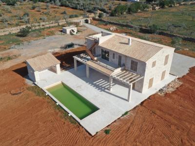 Finca rústica de nueva construcción, lista para entrar a vivir, Ses Salines (Mallorca)
