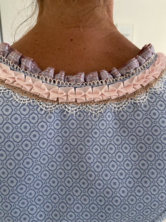 New KRÜGER Dirndl Size 42 Traditional Costume Embroidery