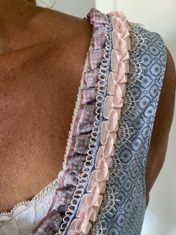 New KRÜGER Dirndl Size 42 Traditional Costume Embroidery