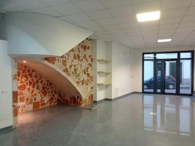 Tan buena como tienda nueva y luminosa en el centro de Felanitx --- L 11 CM