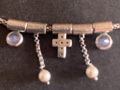 Collar de nominación plateado, como nuevo