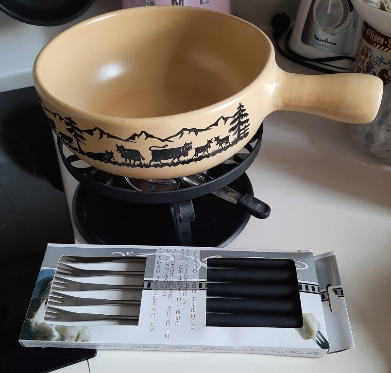 Original Käsefondue -Set aus der Schweiz --- Winterzeit ist Käsefonduezeit