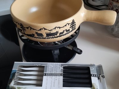 Original Käsefondue -Set aus der Schweiz --- Winterzeit ist Käsefonduezeit