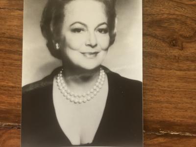 Original autograph olivia de havilland Size : Photo 9 cm by 15 cm