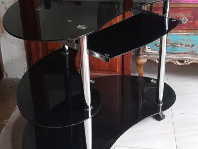 PC kidney-shaped desk