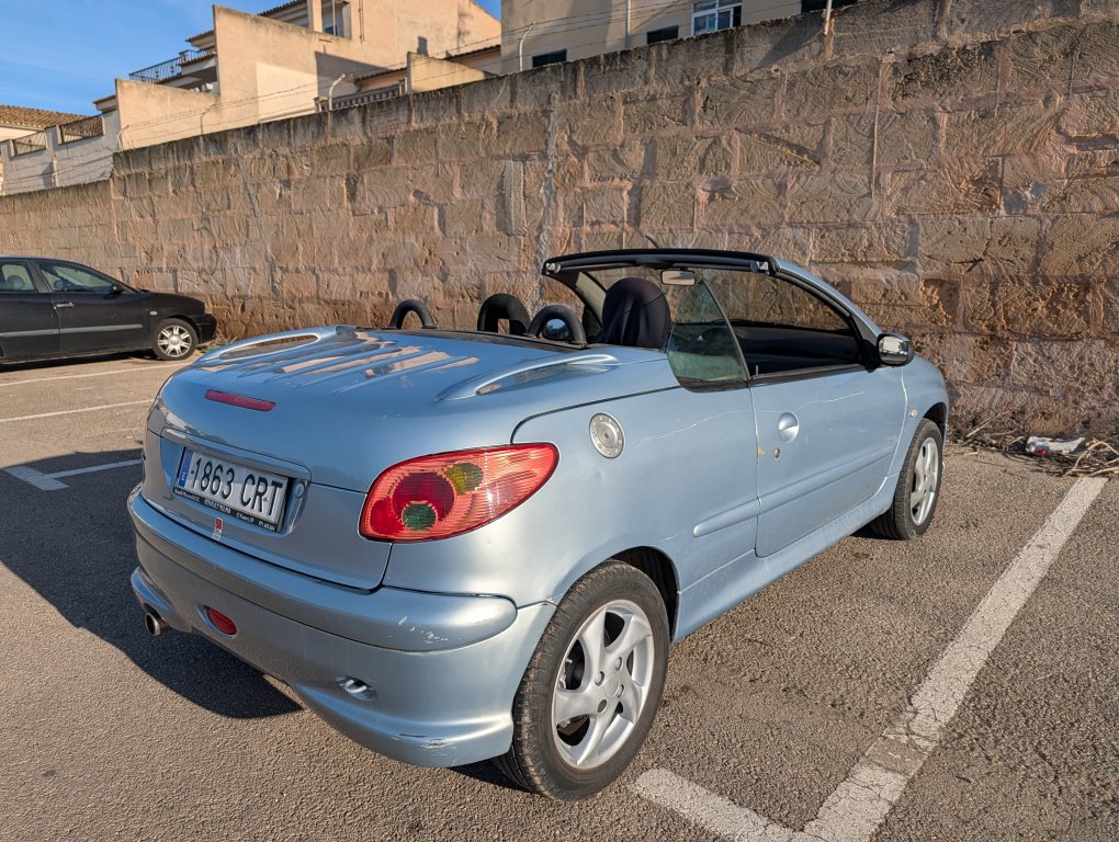 Peugeot 206 CC convertible with navigation