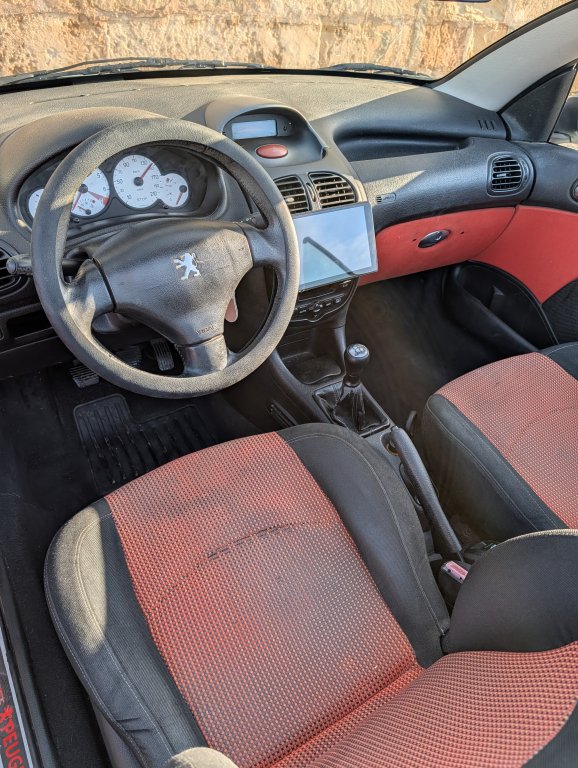 Peugeot 206 CC convertible with navigation