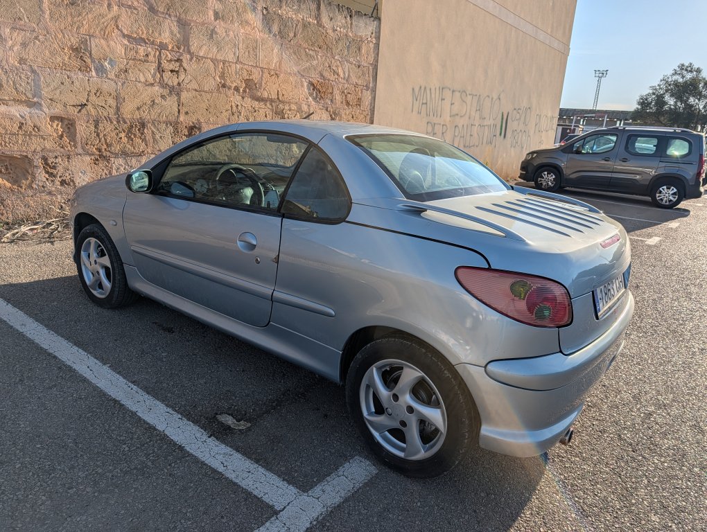 Peugeot 206 CC convertible with navigation