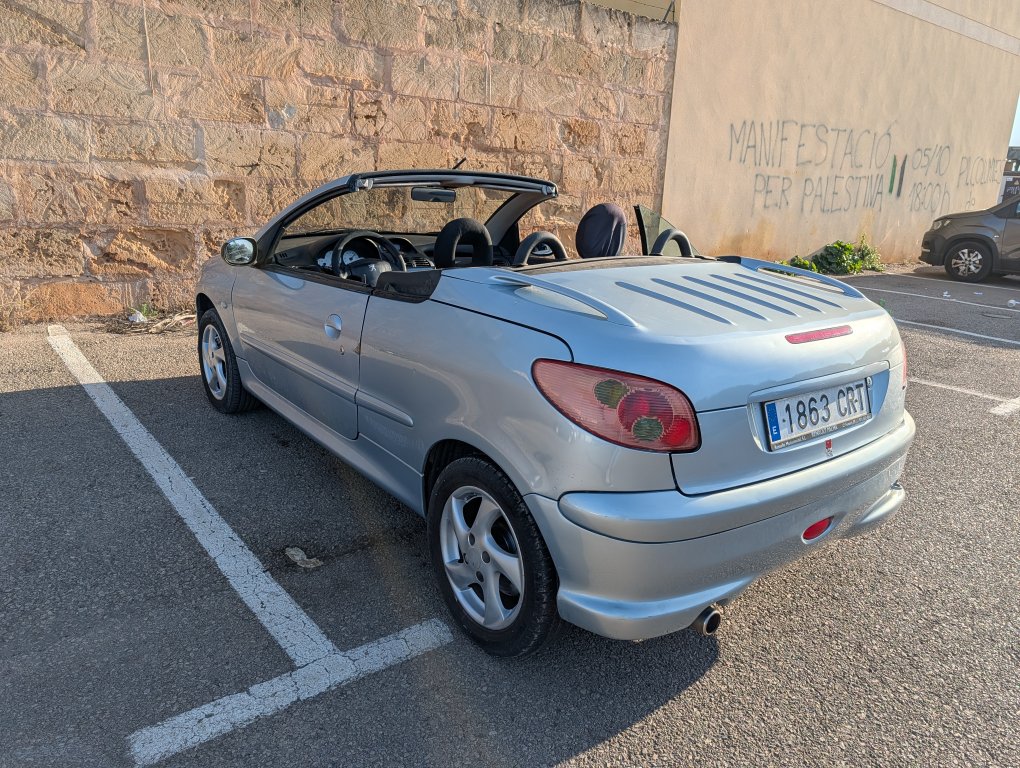 Peugeot 206 CC convertible with navigation