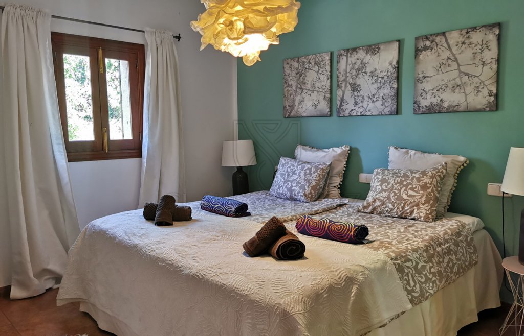 PORRERES: Encantadora propiedad rural con licencia de alquiler vacacional (ETV), pozo y viñas