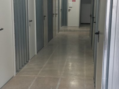 Premises with storage room business