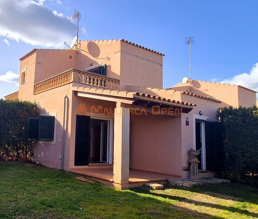 Chalet Adosado en Zona Residencial de Cala Mandia