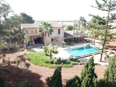 Finca rústica de 86.000 m2, con vivienda, piscina y varias naves industriales, Campos-Sa Ràpita