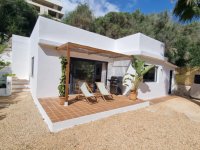 Saison/ Winter: Modernes, kleines Chalet in waldiger Zone von Cala LLombards --- CH 12 WT