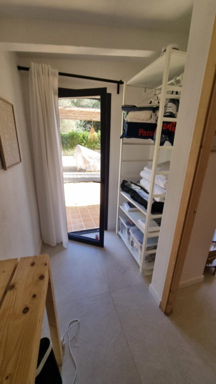 Saison/ Winter: Modernes, kleines Chalet in waldiger Zone von Cala LLombards --- CH 12 WT