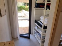 Saison/ Winter: Modernes, kleines Chalet in waldiger Zone von Cala LLombards --- CH 12 WT