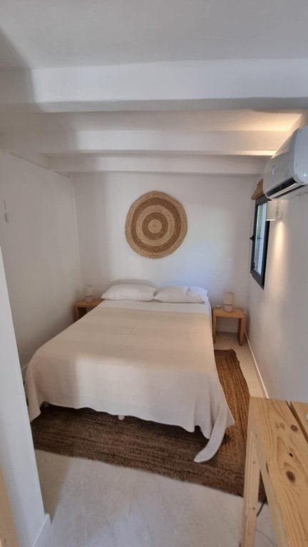 Saison/ Winter: Modernes, kleines Chalet in waldiger Zone von Cala LLombards --- CH 12 WT