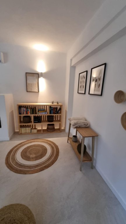 Saison/ Winter: Modernes, kleines Chalet in waldiger Zone von Cala LLombards --- CH 12 WT