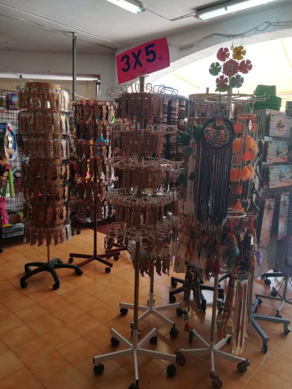 SANTA PONSA: Local de souvenirs en venta