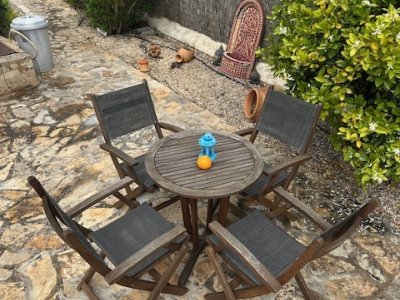 Beautiful Round Team Wooden Table with 4 Chairs