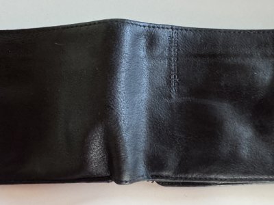 Black wallet / soft leather wallet, Brand: aunts & uncles