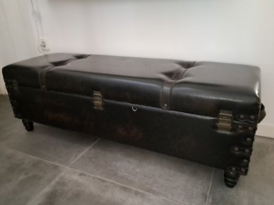 ASIENTO COFRE CUERO aprox. 118x45x40 Almacenaje de estilo colonial VELAS DECORATIVAS LIBROS etc. en Porto Christo