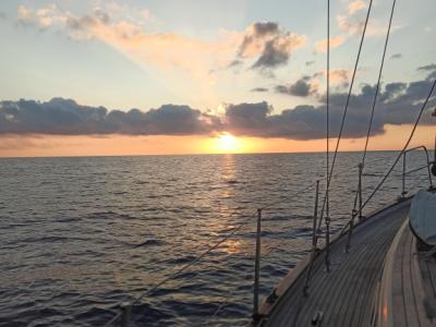 Looking for a woman who likes to be on the sea