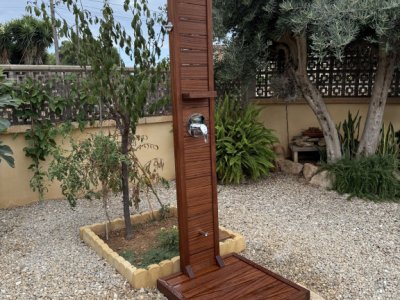 Teak XXL shower with Hans Grohe components