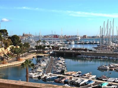 Fantastic, unfurnished apartment with communal pool at the port of Palma -- AP 11