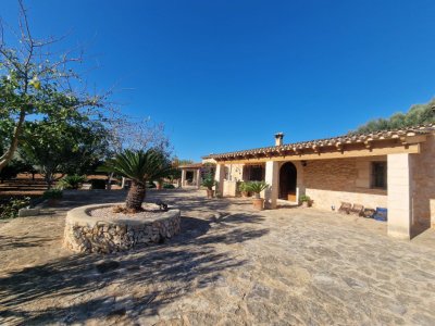 ¡Increíble oportunidad de vivir en una finca rústica de ensueño a solo 3 km de Manacor!