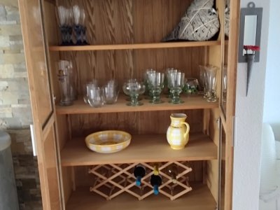 Vitrine mit Glas