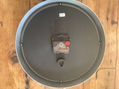 Wanduhr in Grau von IKEA 27 cm Durchmesser Batterie Betrieben