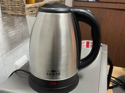 Hervidor 1 año de antigüedad, poco usado, como nuevo, a la venta por 10 euros