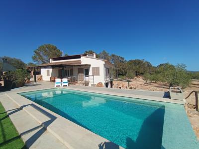 WINTER: Elegant and large finca with dream views and heating near Porreres --- F 36 WT