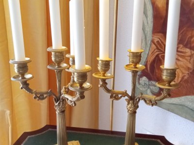 Dos pesados dorados al fuego "IMPERIO GIRANDOLEN" alrededor de 1820 de España, de propiedad noble.